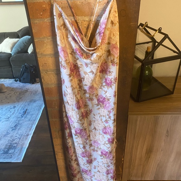 Gaia Floral Midi Dress - Picture 2 of 5